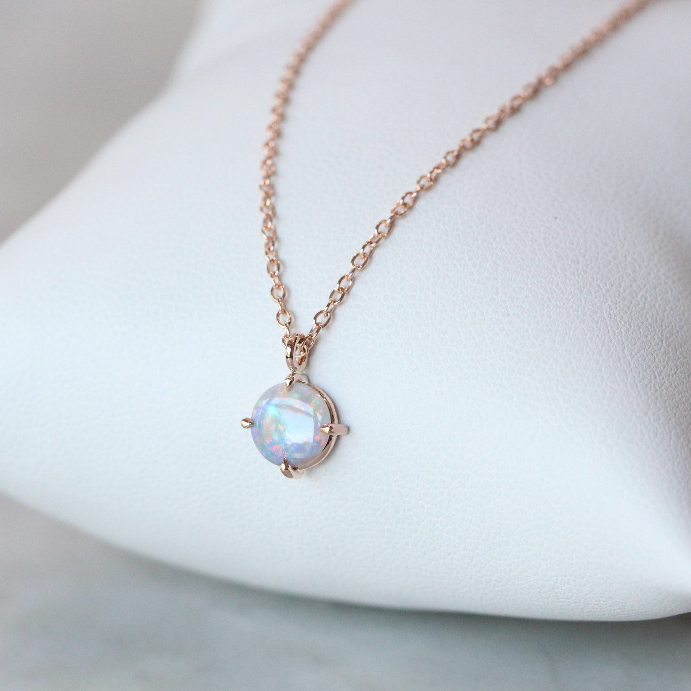ROUND / OPAL NECKLACE II
