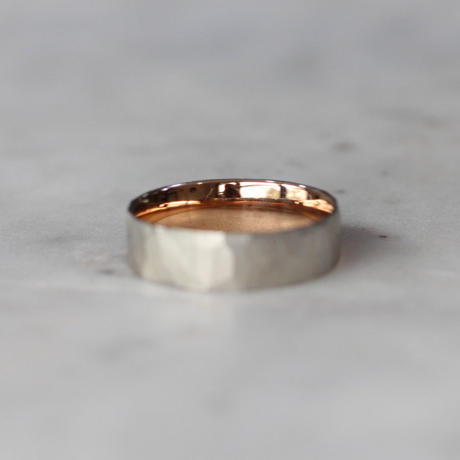 INTERNAL SLEEVE / TEXTURED WEDDING BAND