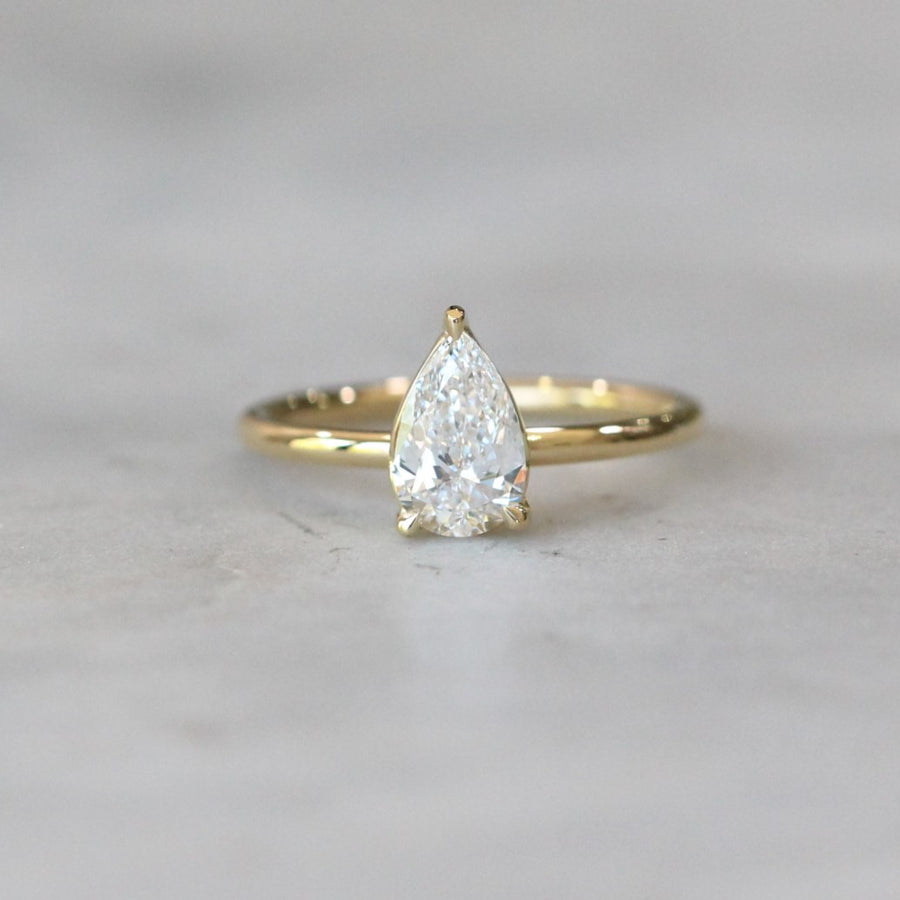 PEAR LAB CREATED DIAMOND / SOLITAIRE RING