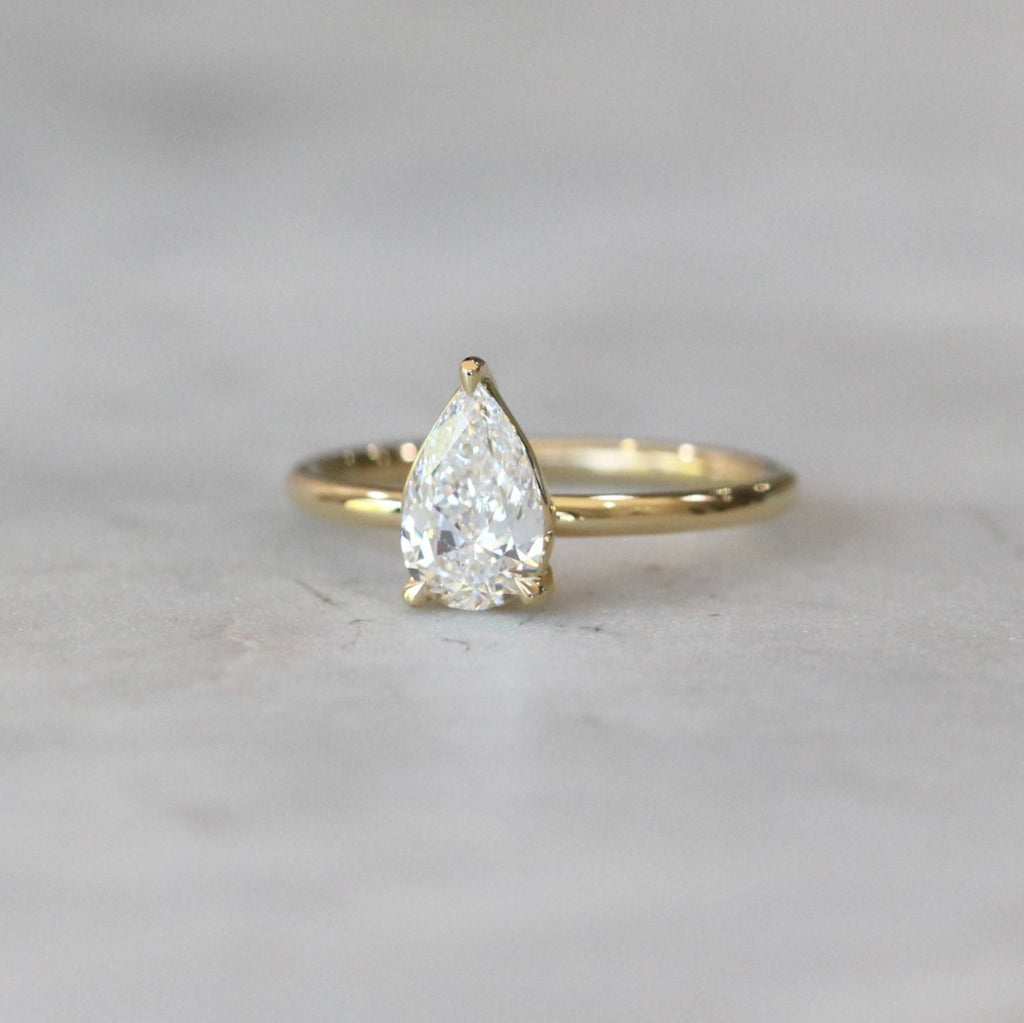 PEAR LAB CREATED DIAMOND / SOLITAIRE RING