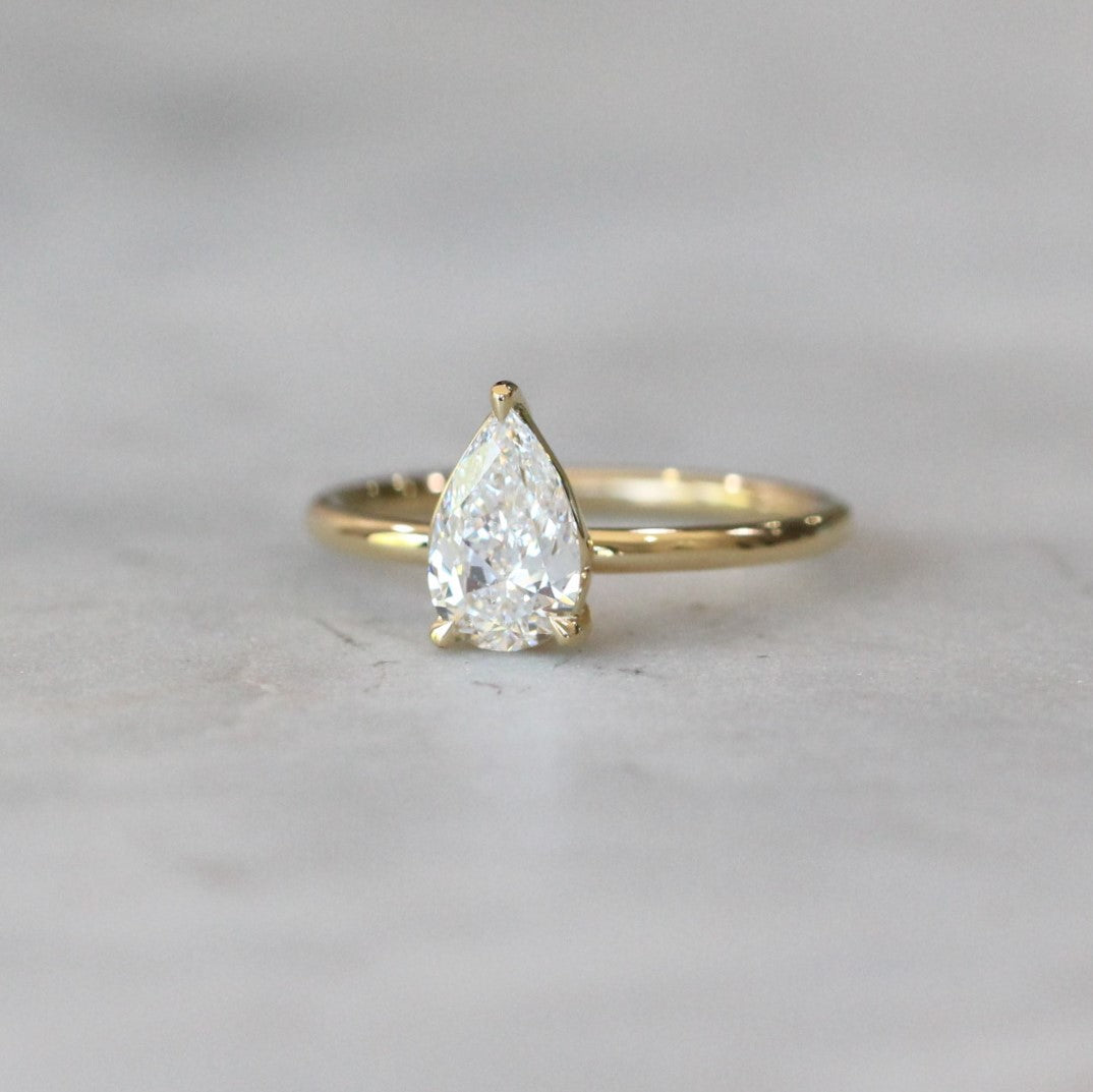 PEAR LAB CREATED DIAMOND / SOLITAIRE RING