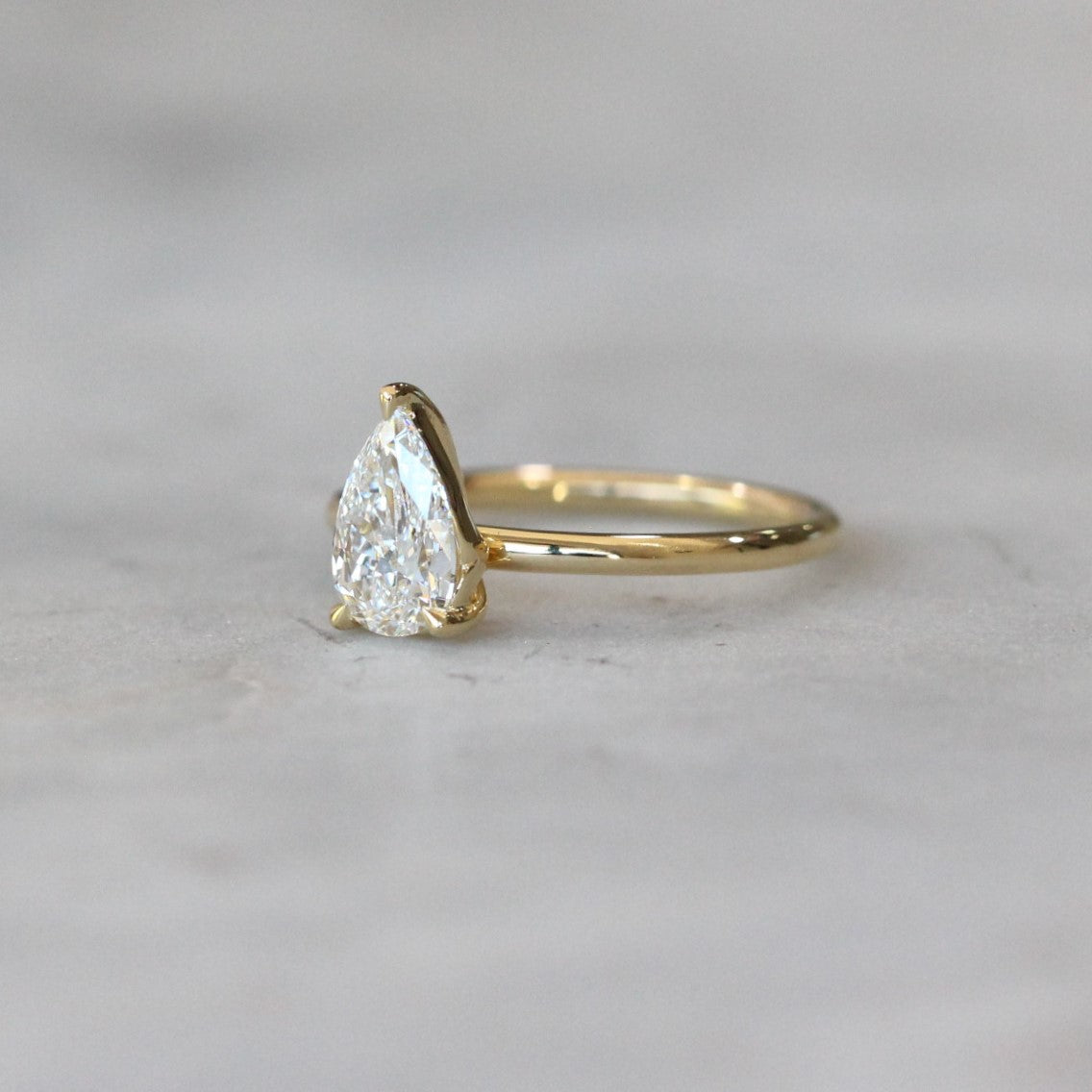PEAR LAB CREATED DIAMOND / SOLITAIRE RING