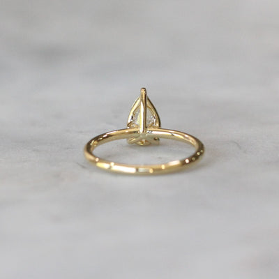 PEAR LAB CREATED DIAMOND / SOLITAIRE RING