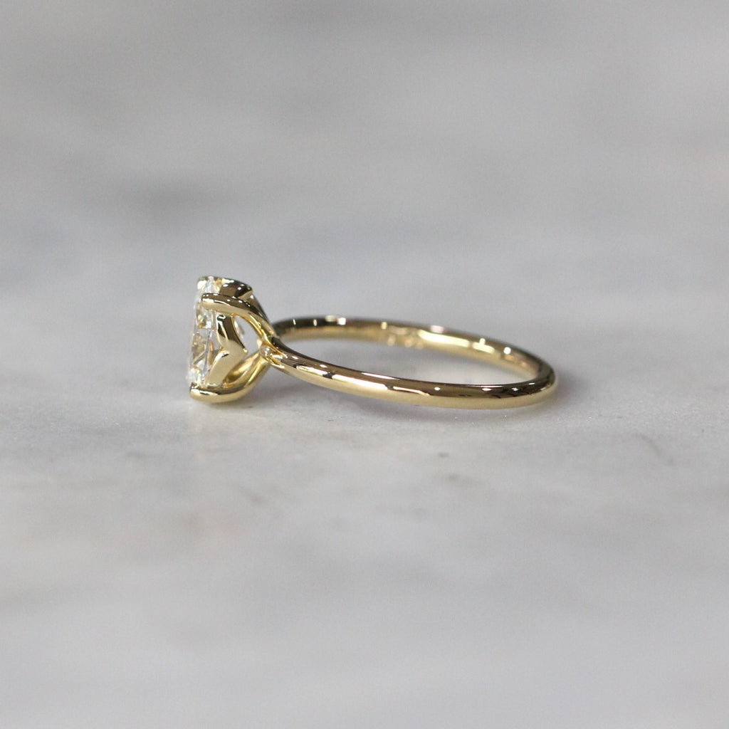 OVAL LAB CREATED DIAMOND / SOLITAIRE RING Vi