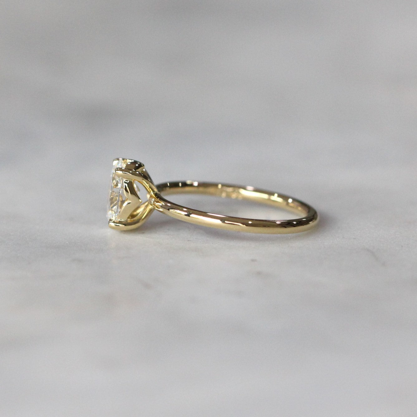 OVAL LAB CREATED DIAMOND / SOLITAIRE RING Vi