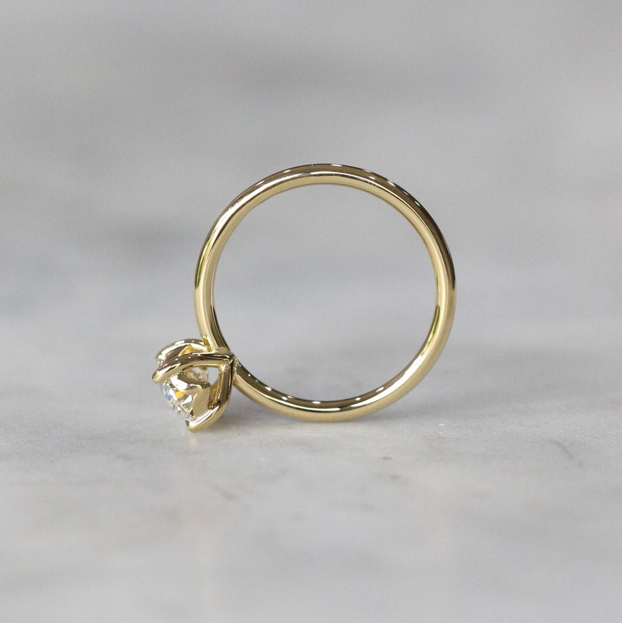 OVAL LAB CREATED DIAMOND / SOLITAIRE RING Vi