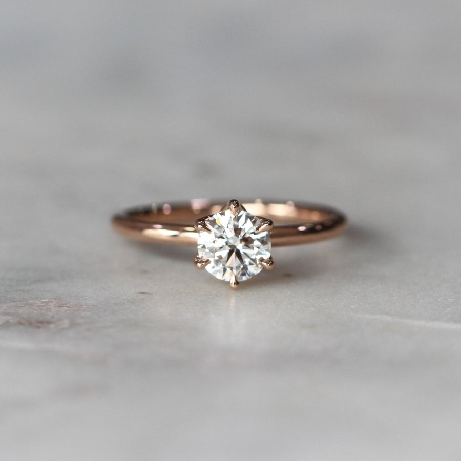 ROUND DIAMOND / LOTUS RING III