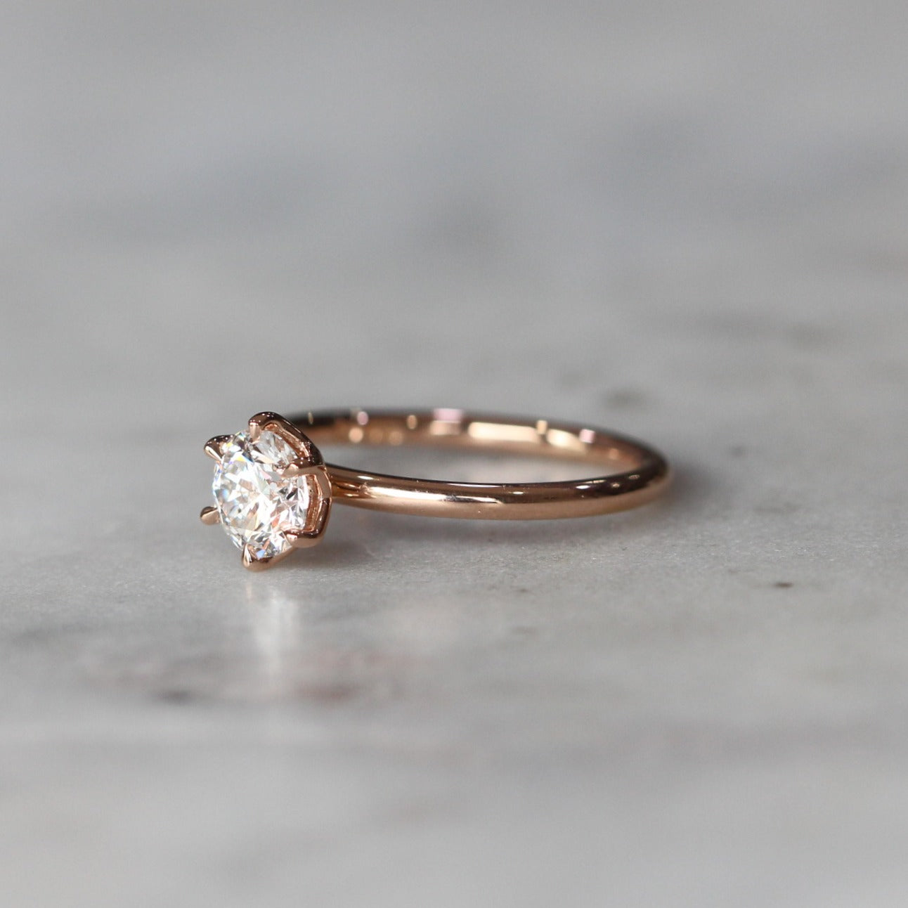 ROUND DIAMOND / LOTUS RING III