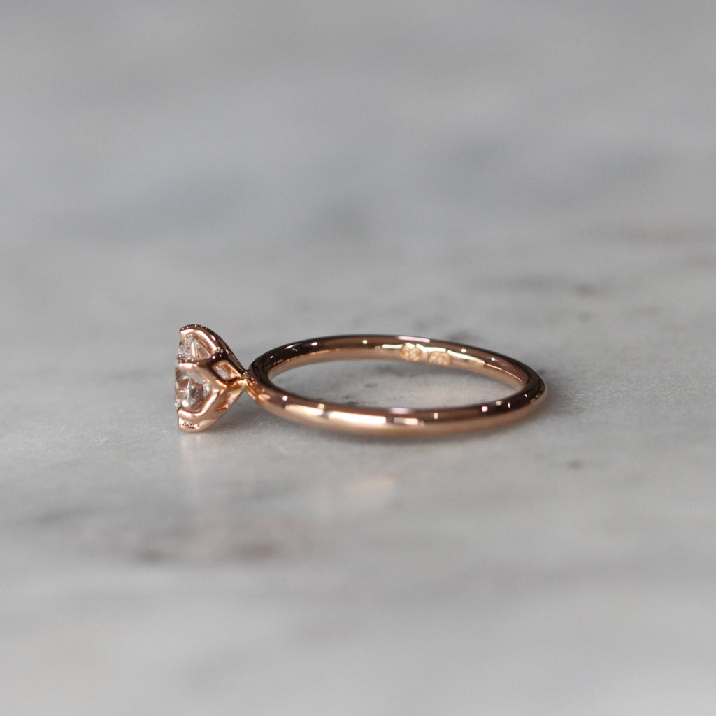 ROUND DIAMOND / LOTUS RING III