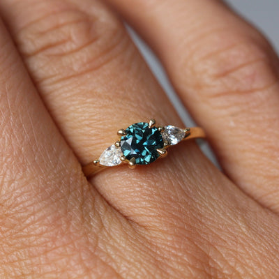 ROUND TEAL PARTI / TRILOGY RING