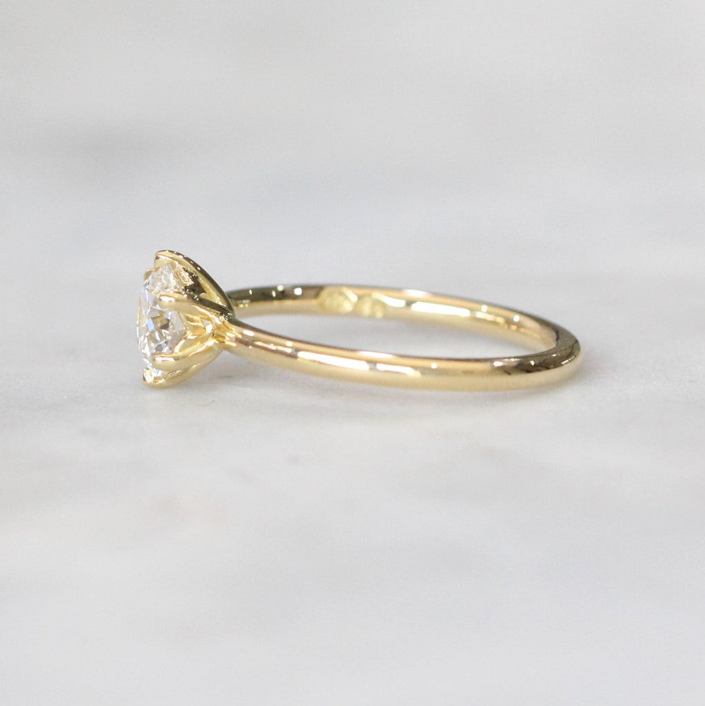 LAB CREATED / ROUND DIAMOND RING V