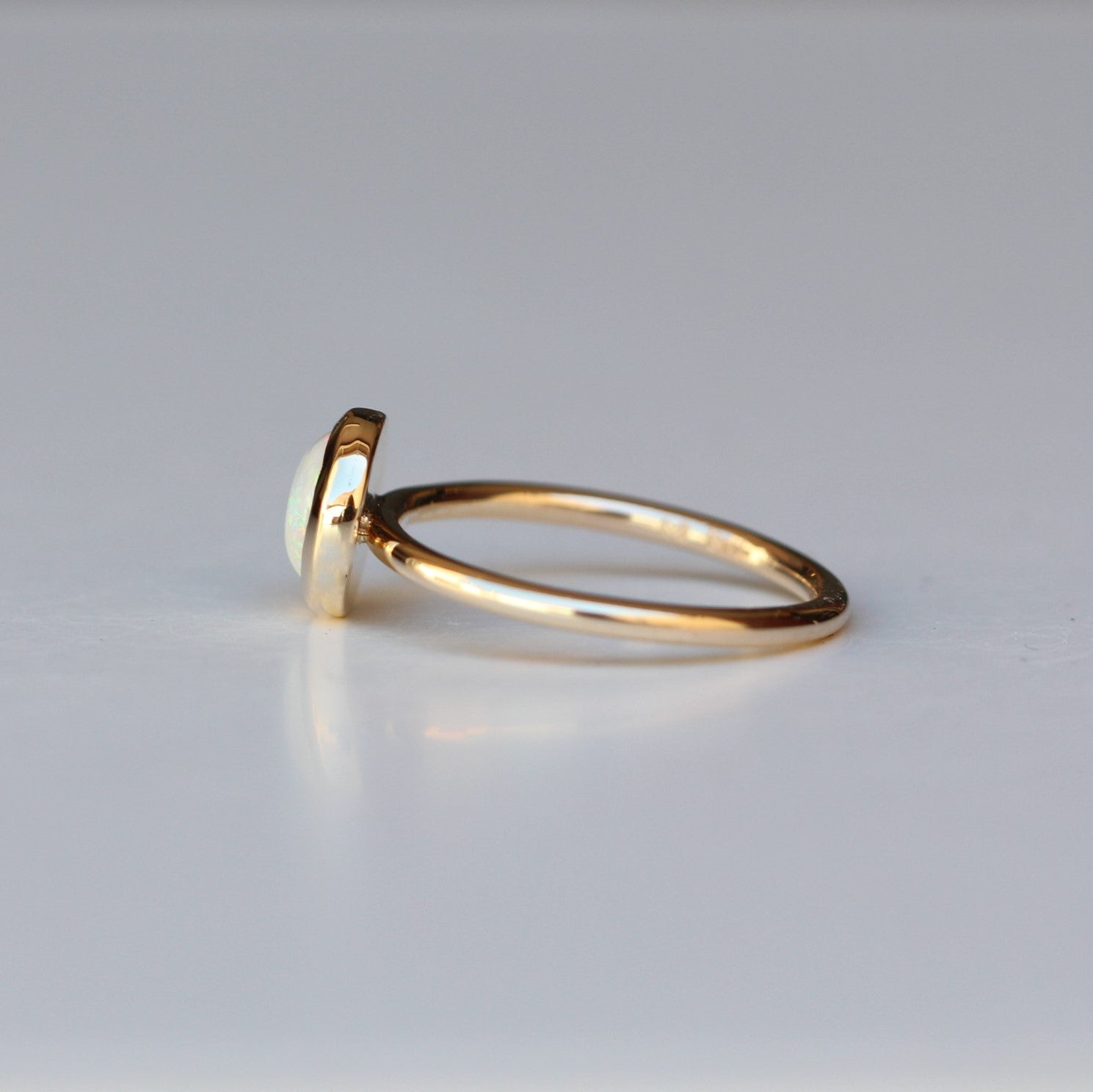 OPAL / BEZEL RING THREE