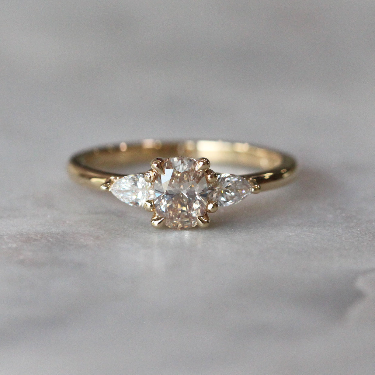 OVAL ARGYLE / TRILOGY RING III