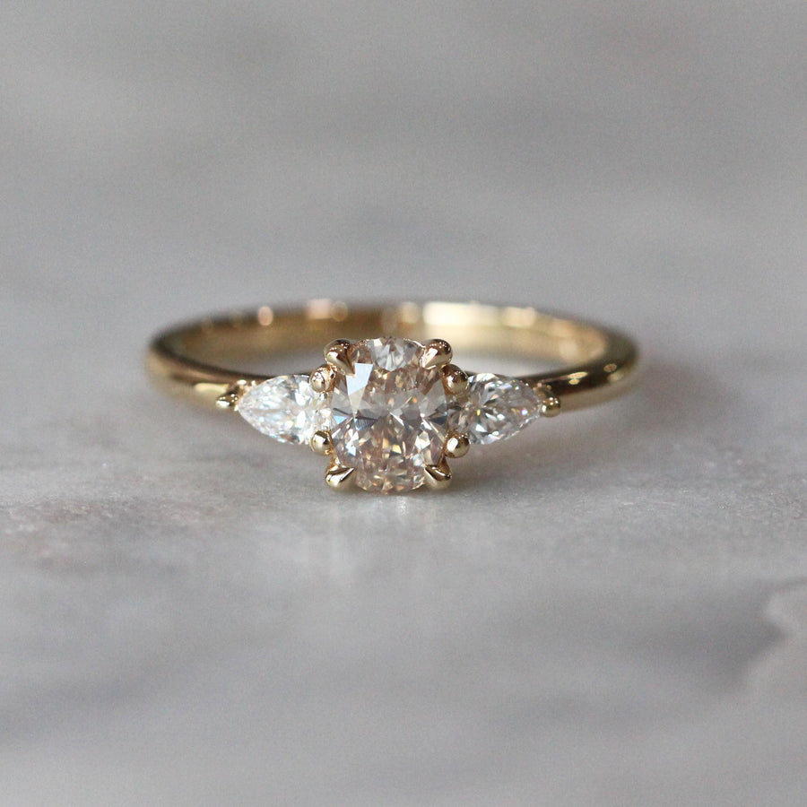 OVAL ARGYLE / TRILOGY RING III