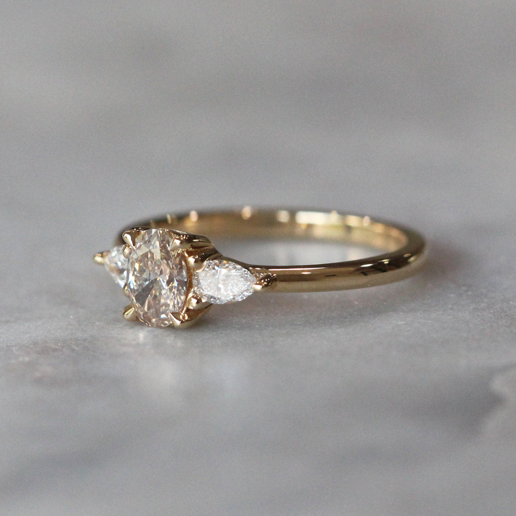 OVAL ARGYLE / TRILOGY RING III