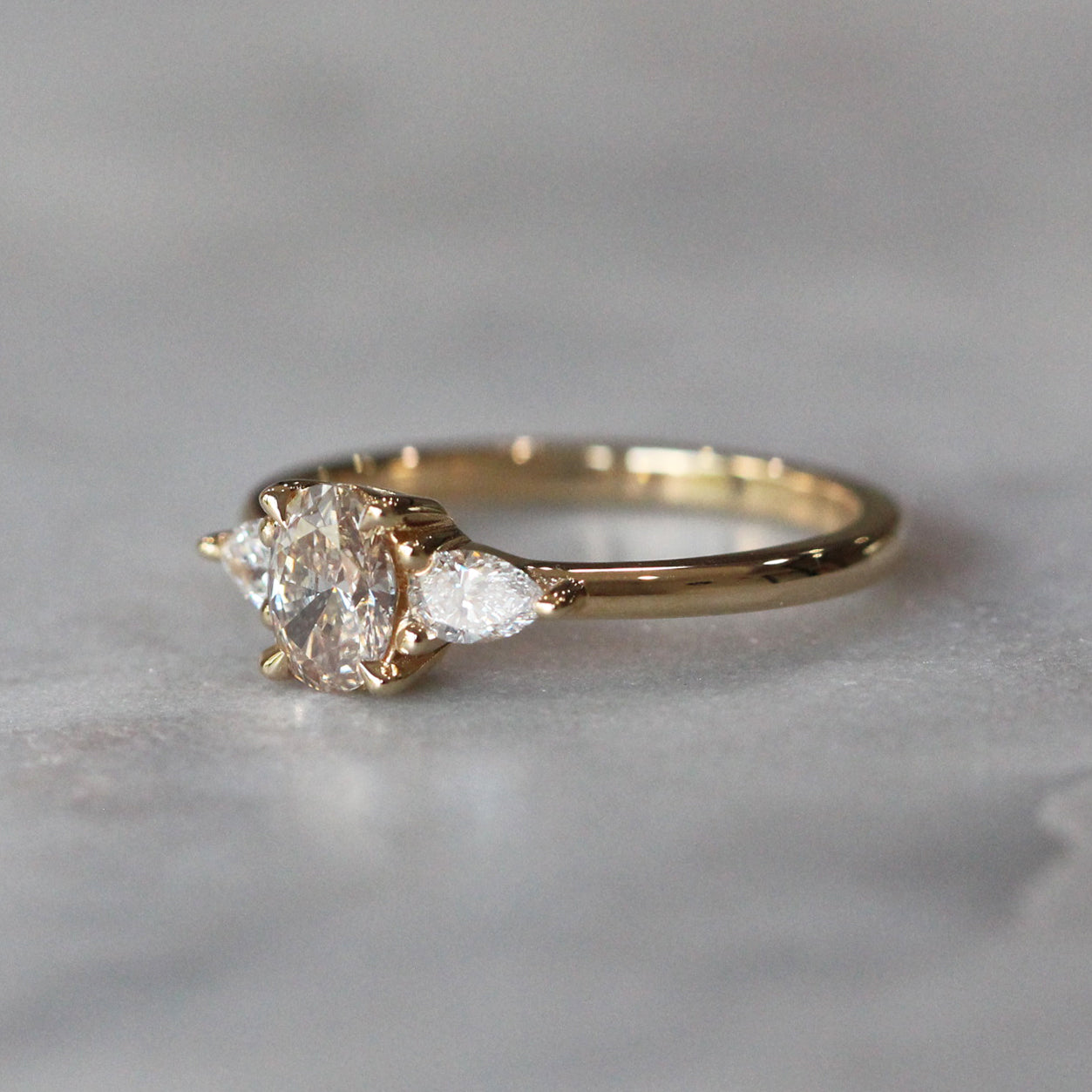 OVAL ARGYLE / TRILOGY RING III