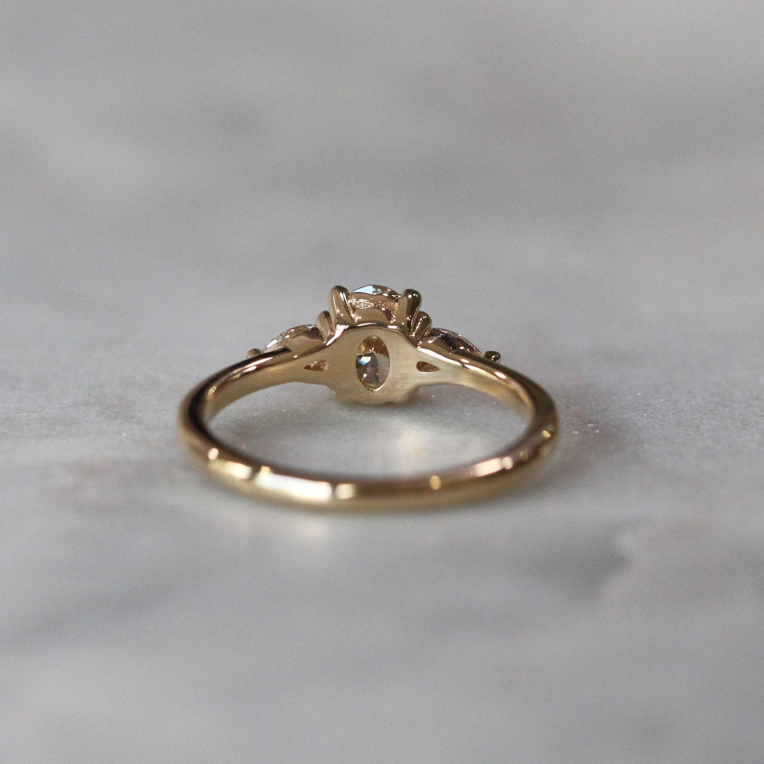 OVAL ARGYLE / TRILOGY RING III