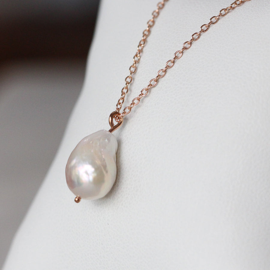 DROP / PEARL NECKLACE