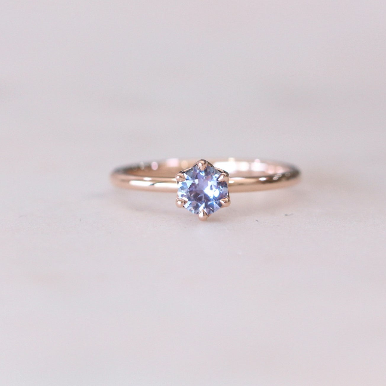 ROUND / CEYLON SOLITAIRE RING