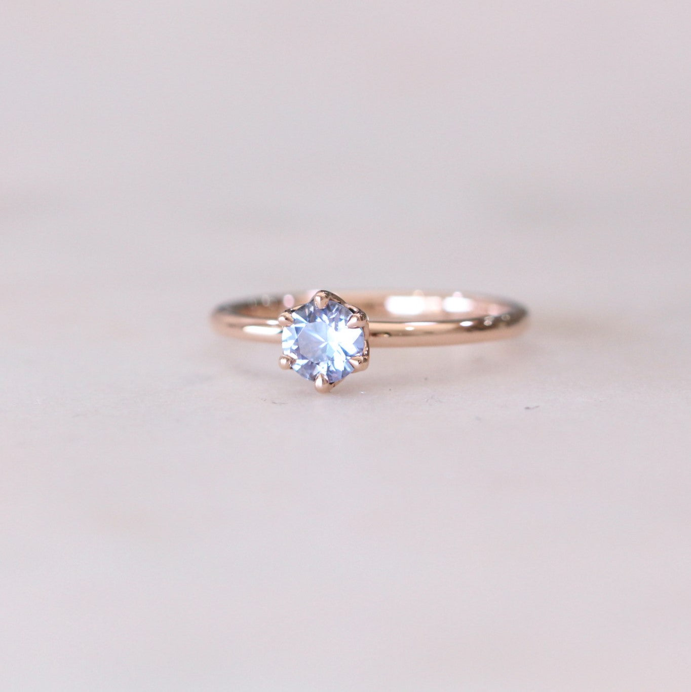 ROUND / CEYLON SOLITAIRE RING