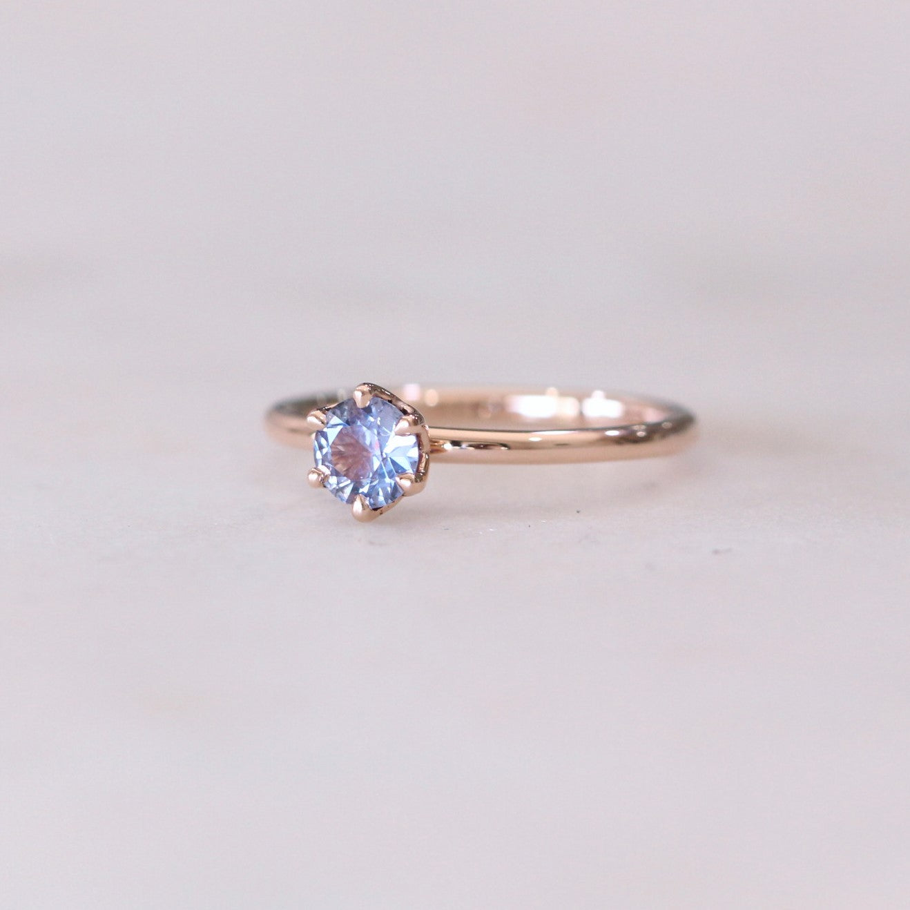 ROUND / CEYLON SOLITAIRE RING
