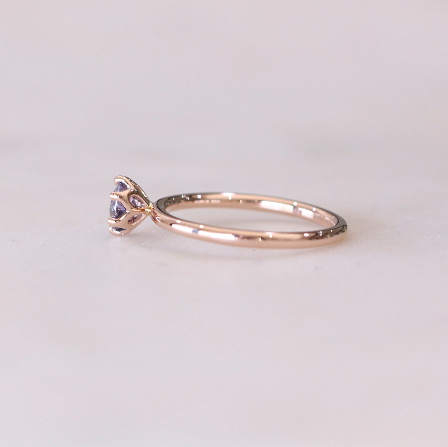 ROUND / CEYLON SOLITAIRE RING