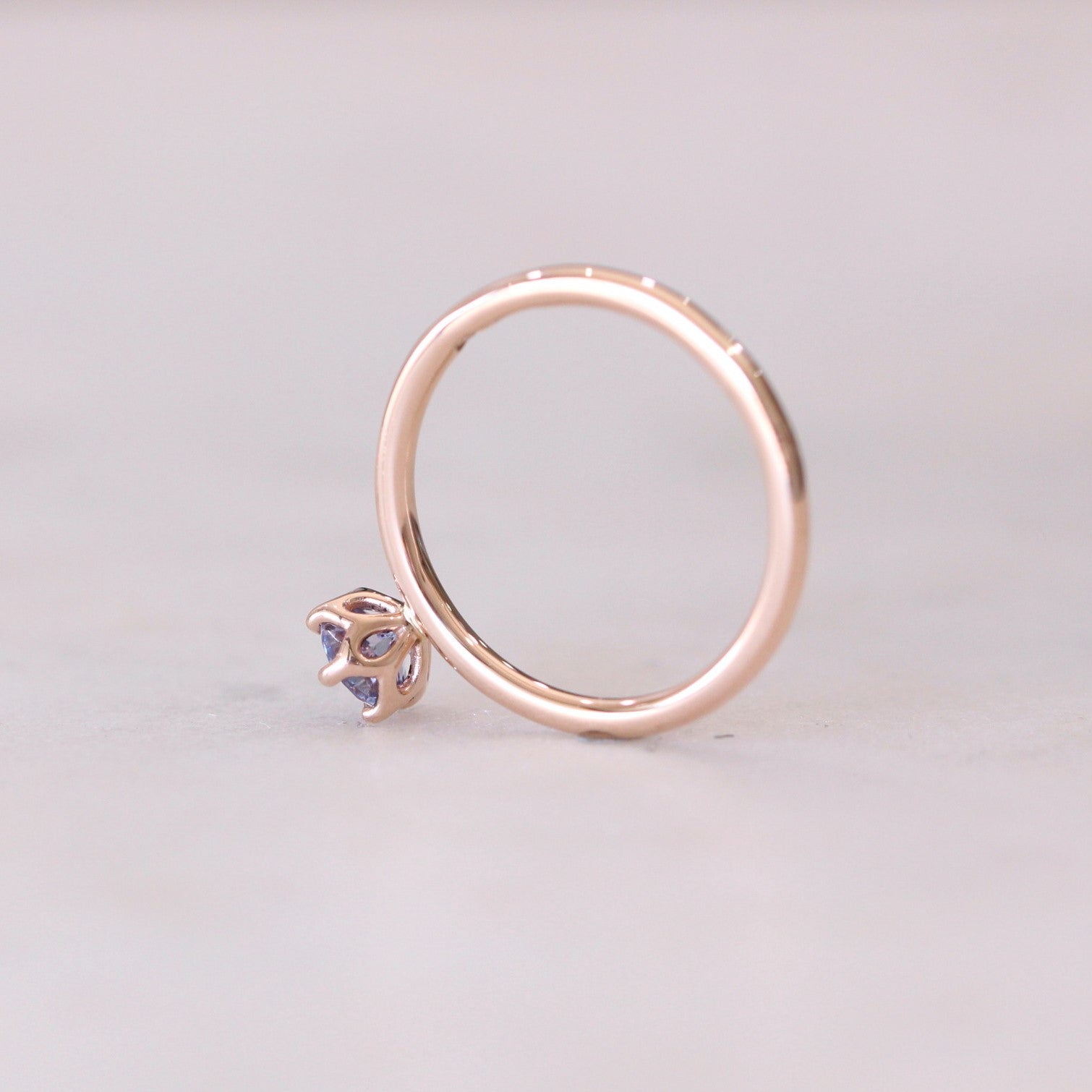 ROUND / CEYLON SOLITAIRE RING
