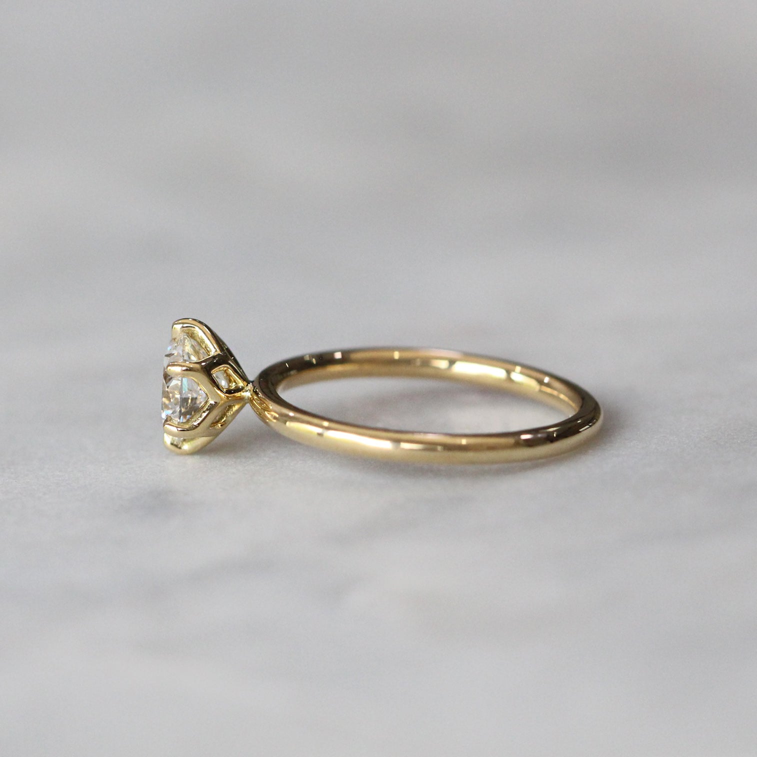 ROUND LAB DIAMOND \ LOTUS RING II