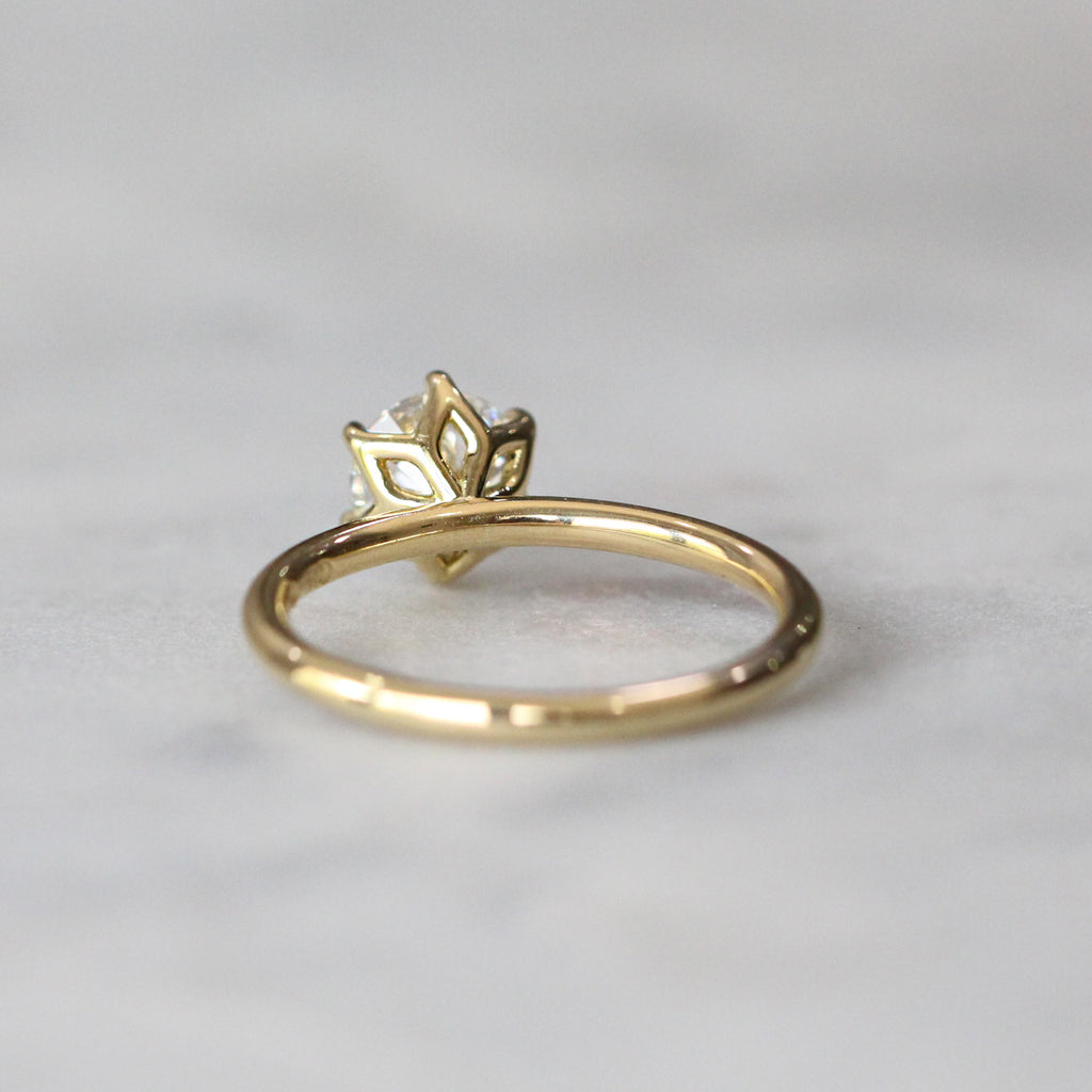 ROUND LAB DIAMOND \ LOTUS RING II