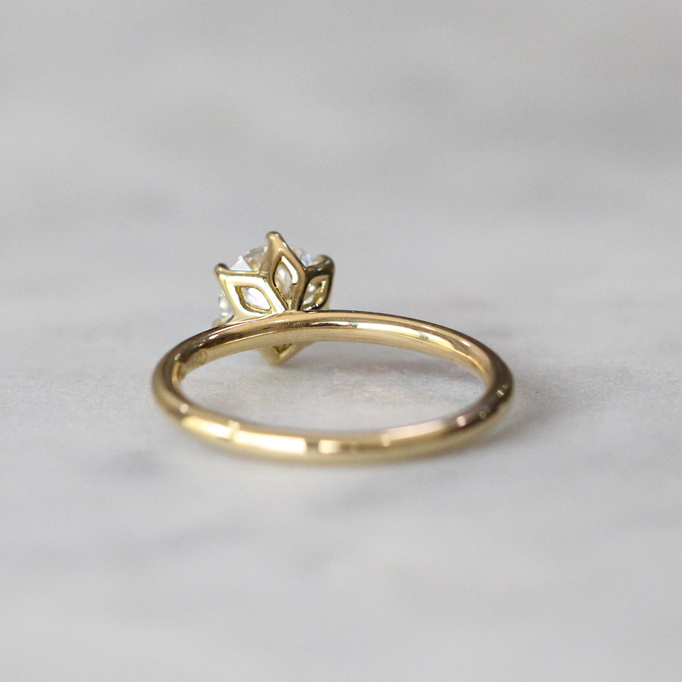 ROUND LAB DIAMOND \ LOTUS RING II