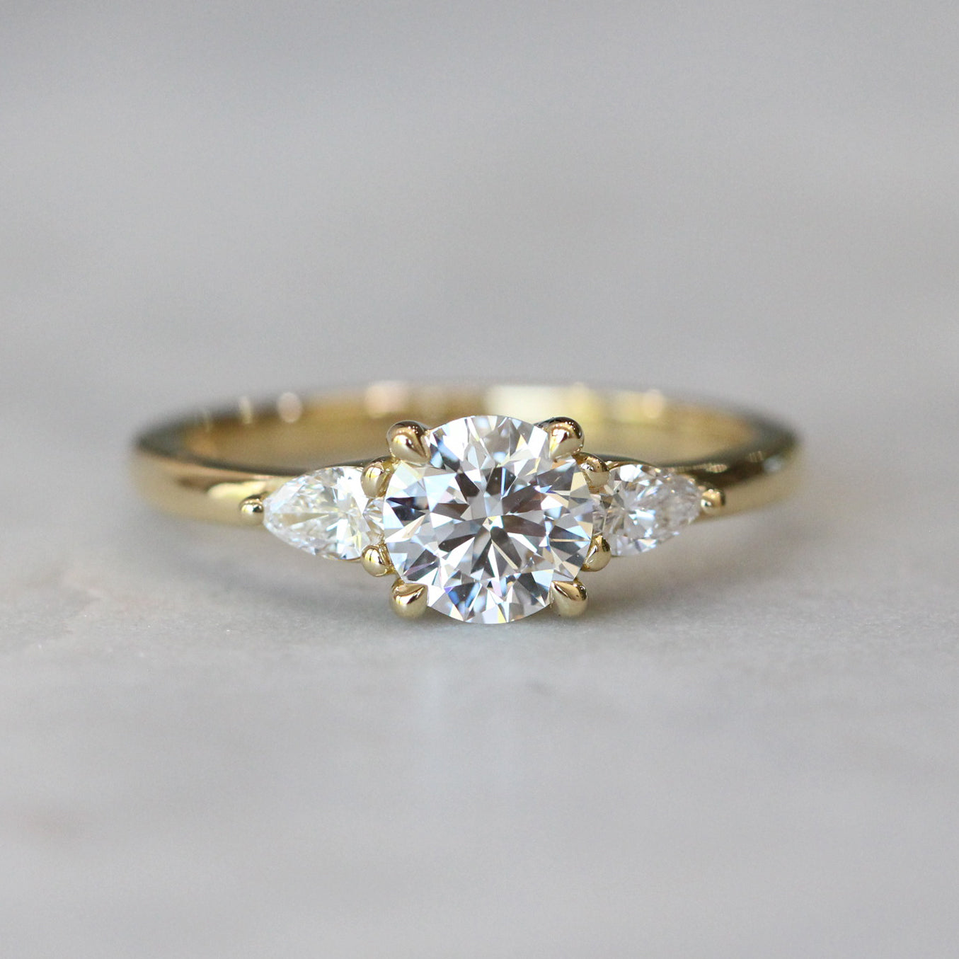 ROUND LAB DIAMOND / TRILOGY RING