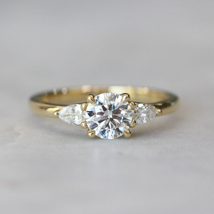 ROUND LAB DIAMOND / TRILOGY RING