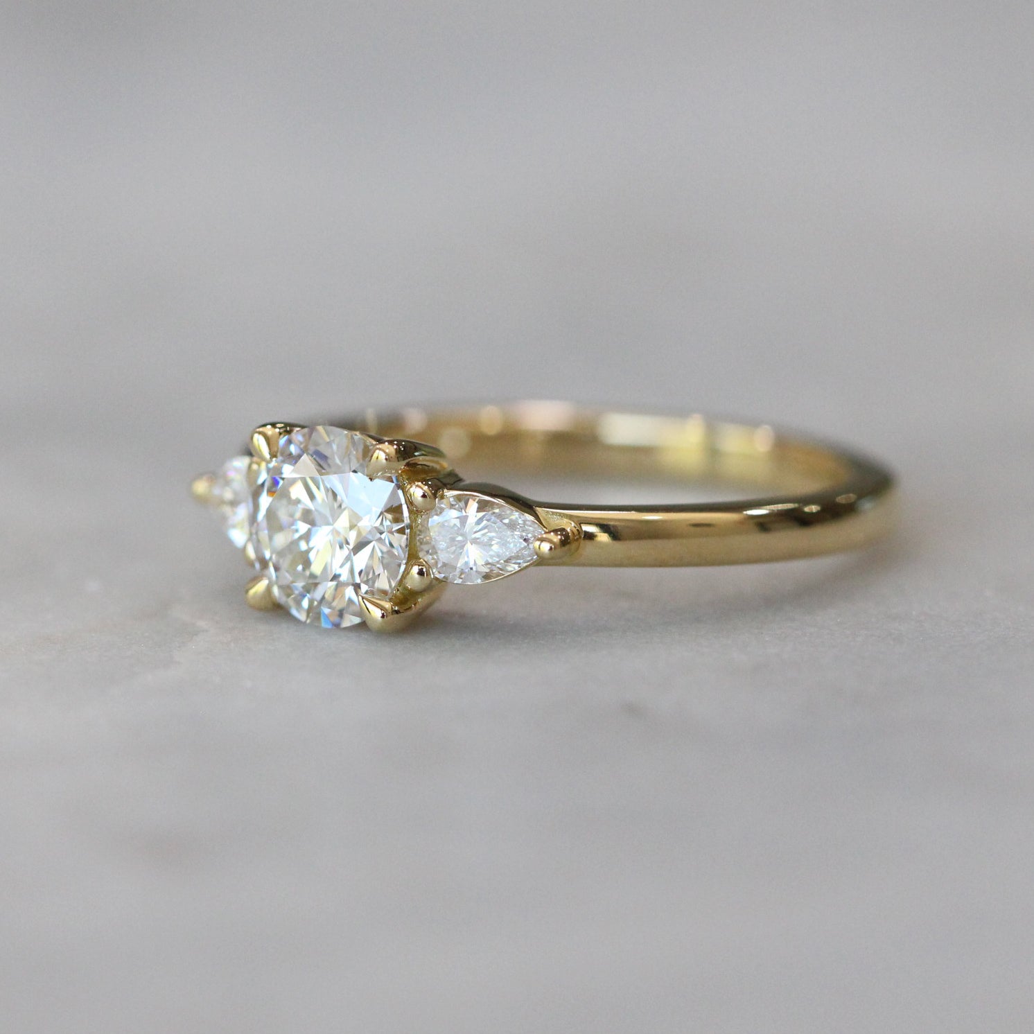 ROUND LAB DIAMOND / TRILOGY RING