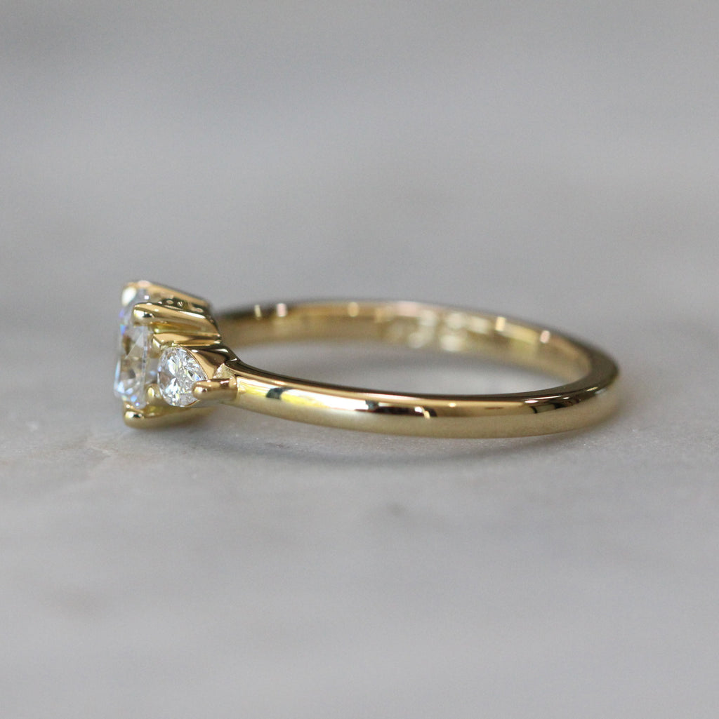 ROUND LAB DIAMOND / TRILOGY RING