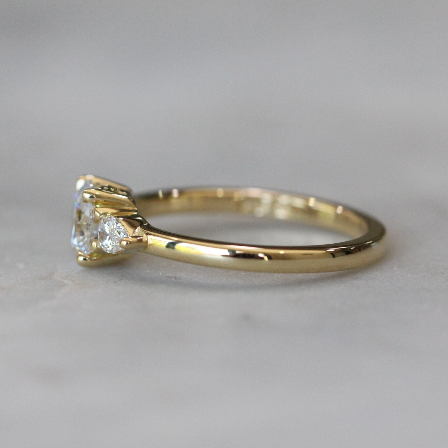 ROUND LAB DIAMOND / TRILOGY RING