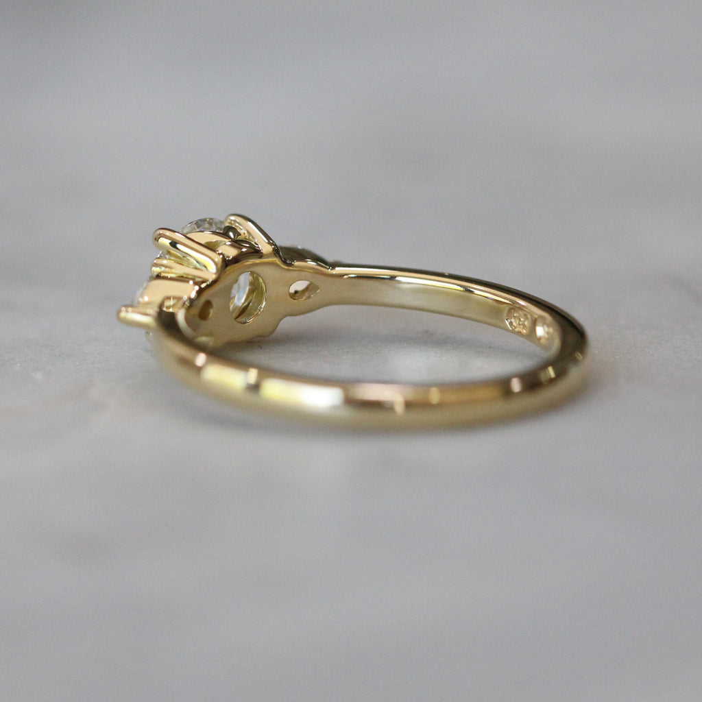 ROUND LAB DIAMOND / TRILOGY RING