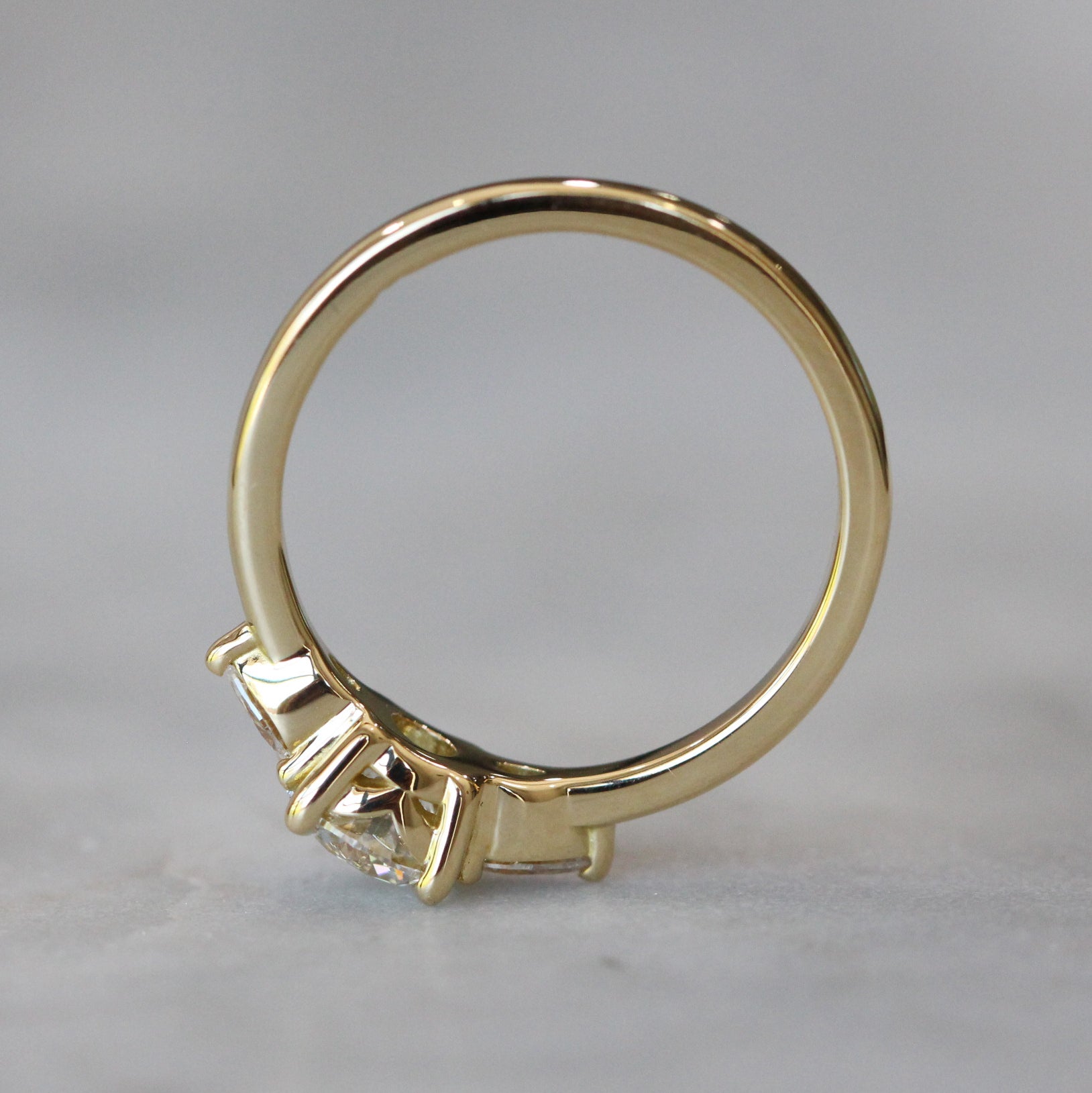 ROUND LAB DIAMOND / TRILOGY RING