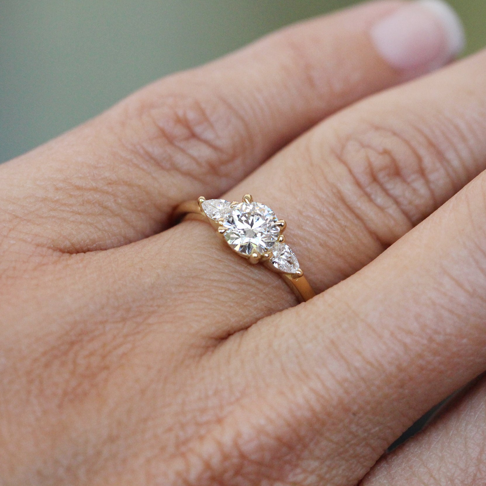 ROUND LAB DIAMOND / TRILOGY RING