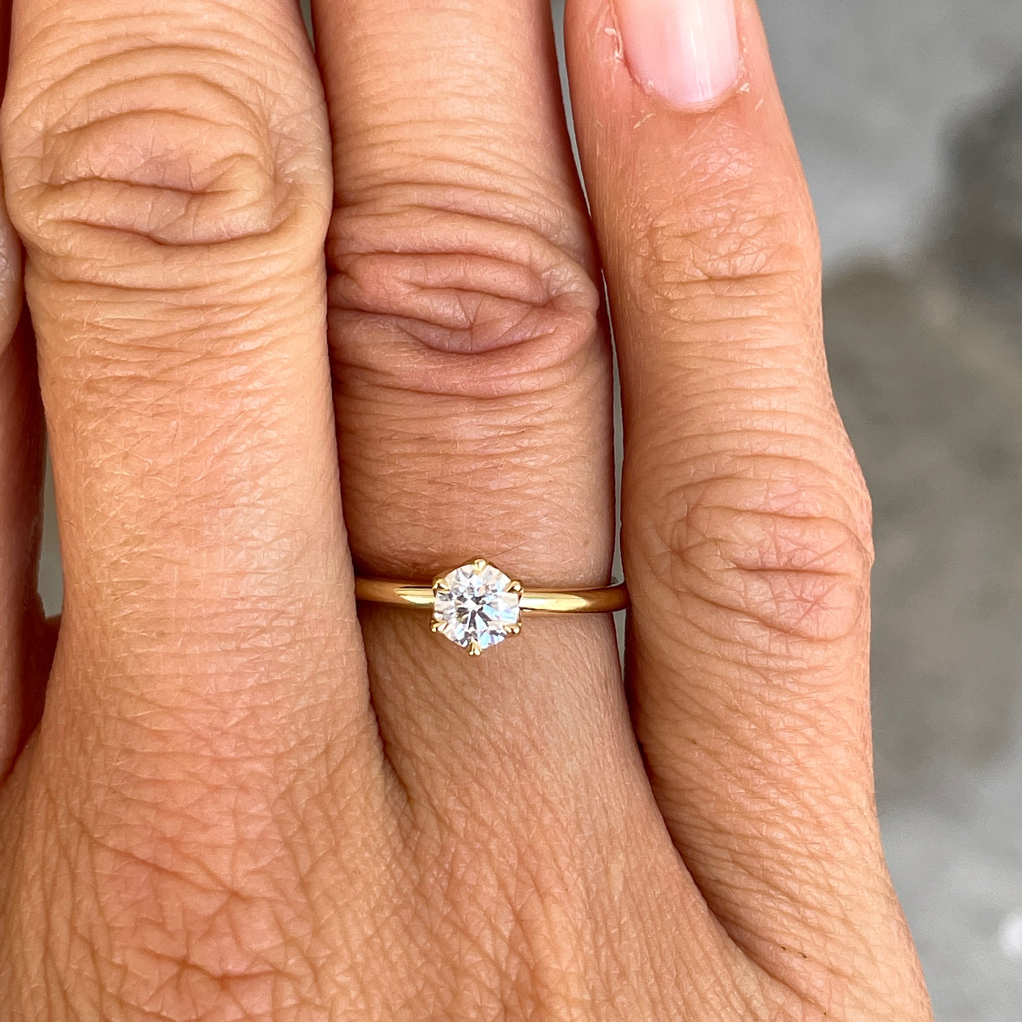 ROUND DIAMOND / LOTUS RING