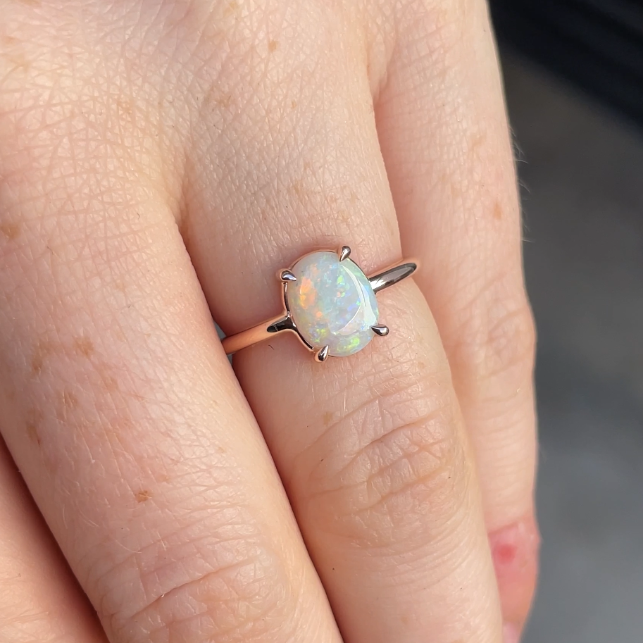 OPAL / OVAL RING