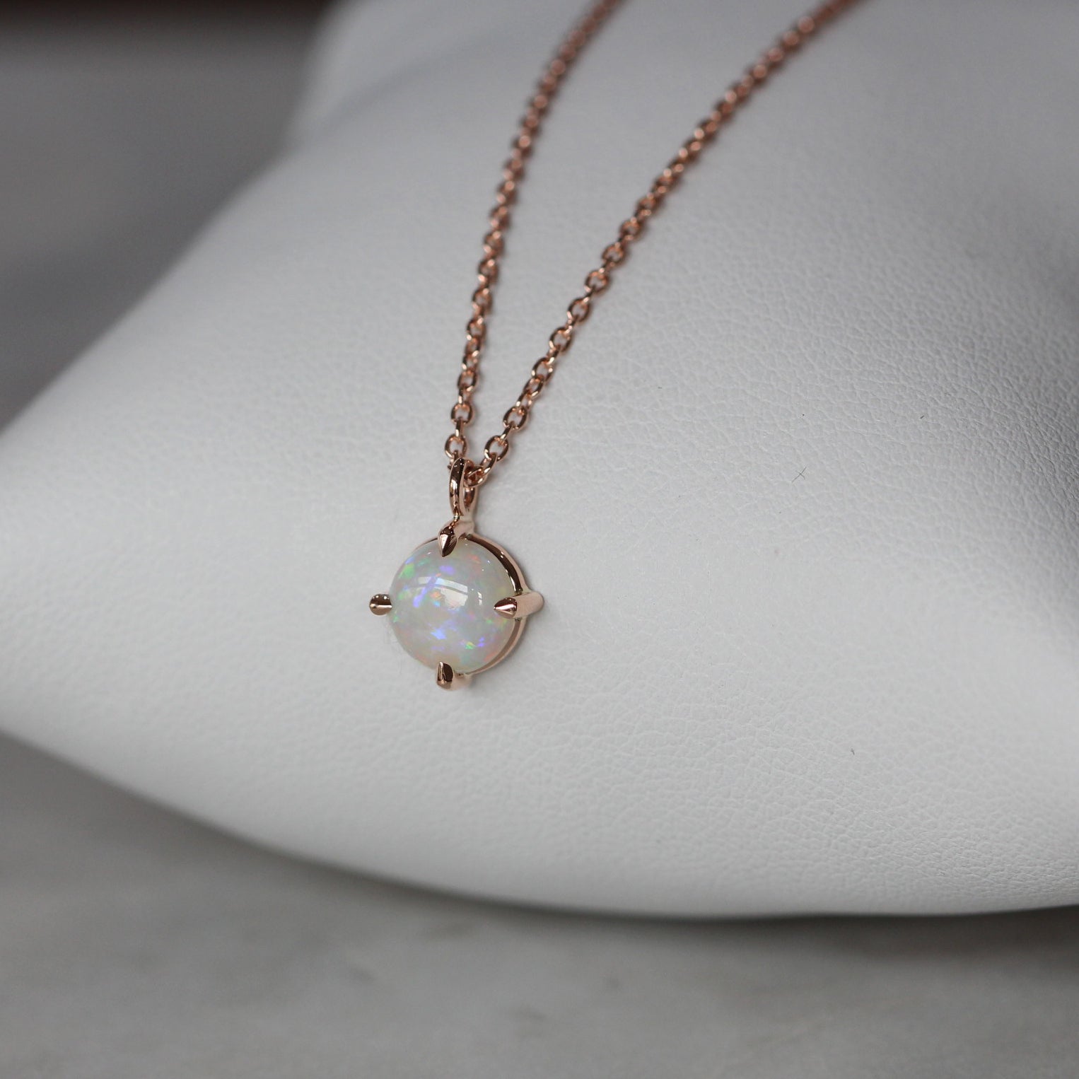 ROUND / OPAL NECKLACE