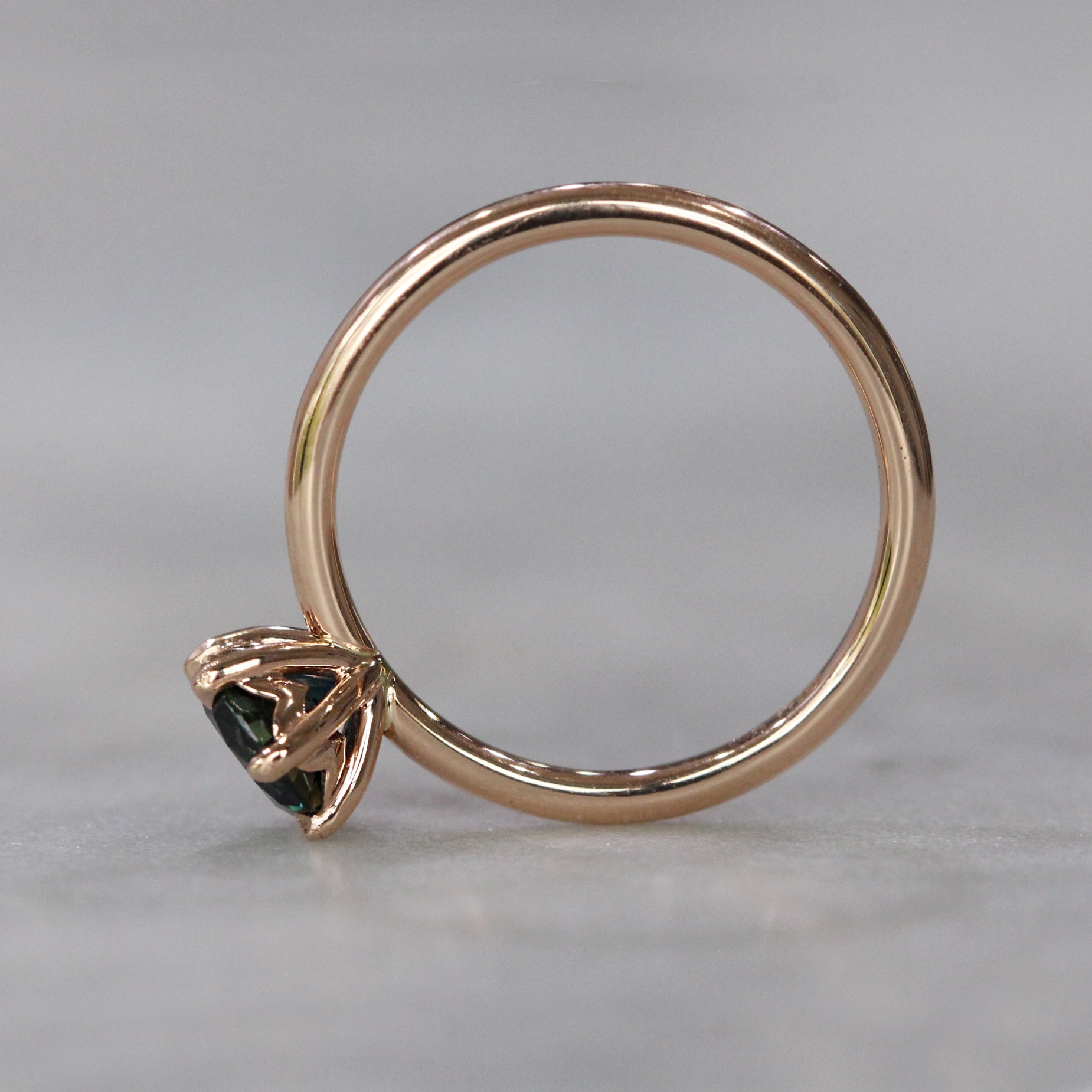 ROUND PARTI /  SAPPHIRE SOLITAIRE RING