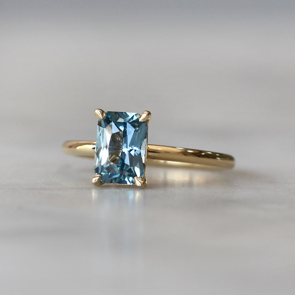 MADAGASCAN SAPPHIRE / SOLITAIRE RING