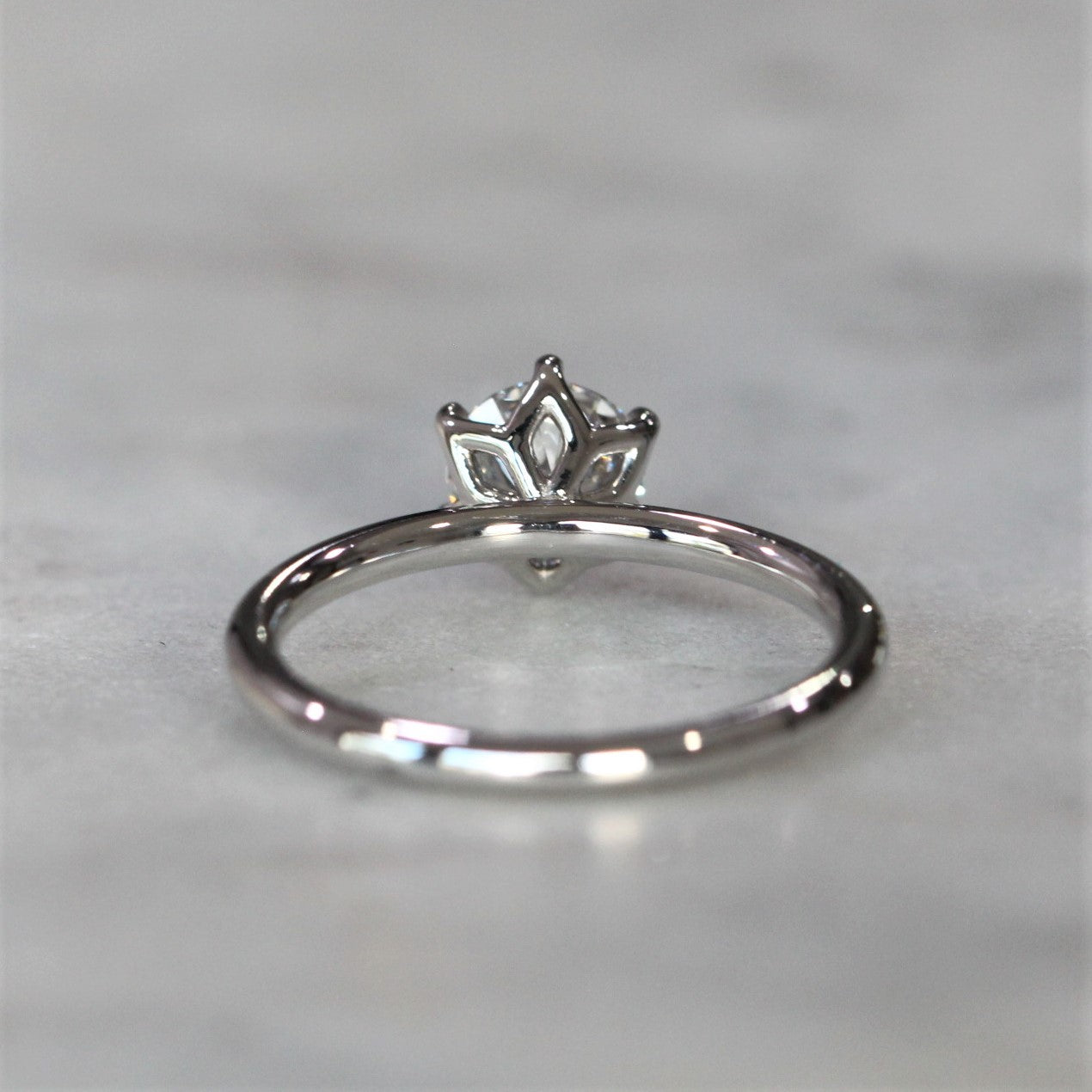WHITE LAB DIAMOND / LOTUS RING