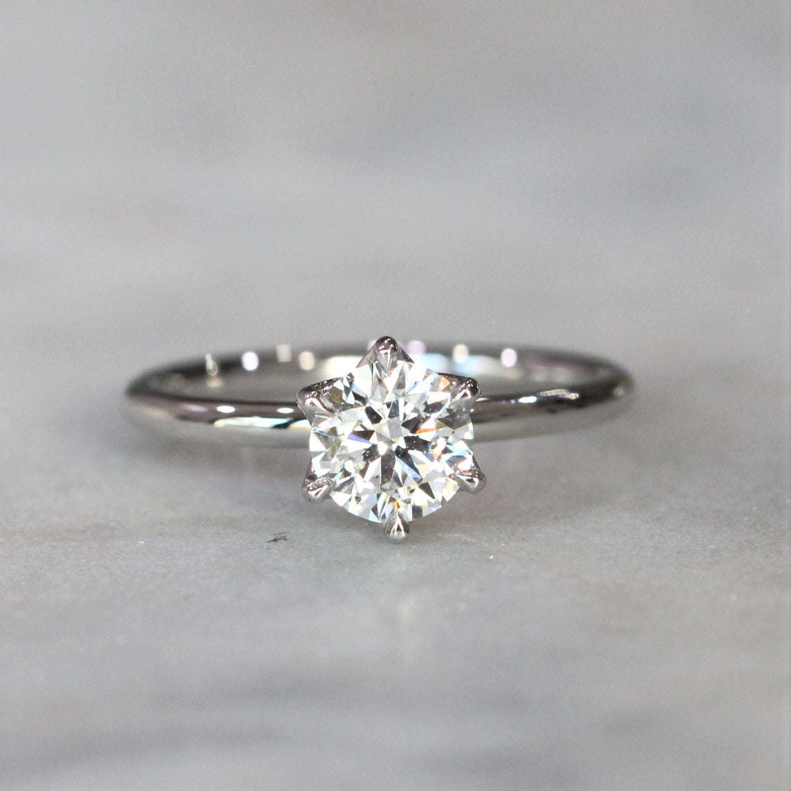 WHITE LAB DIAMOND / LOTUS RING