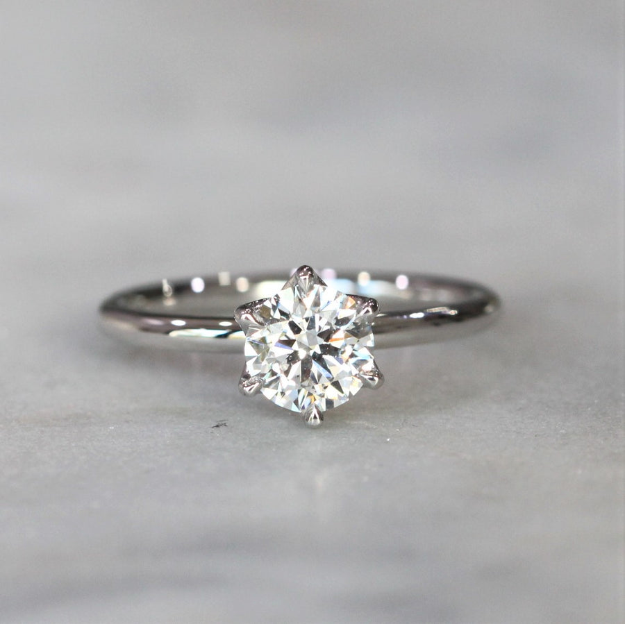 WHITE LAB DIAMOND / LOTUS RING