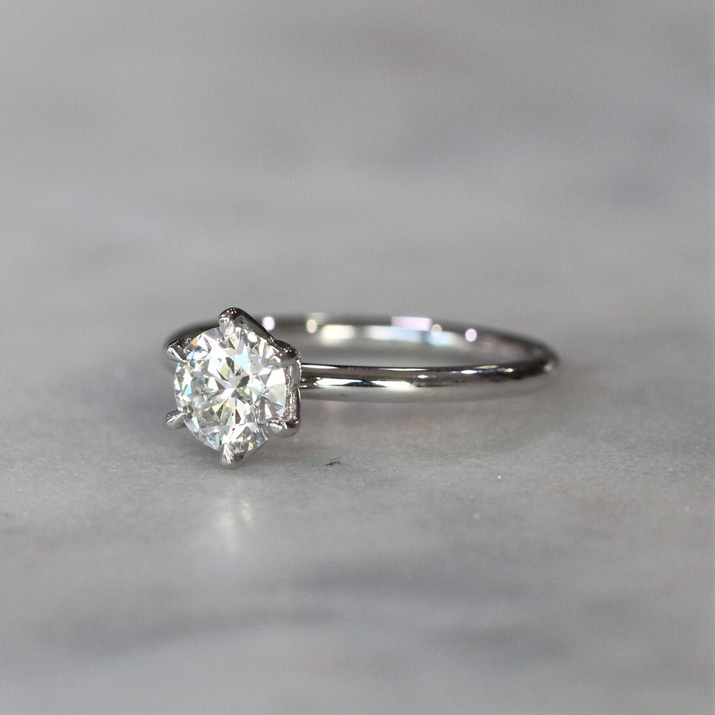 WHITE LAB DIAMOND / LOTUS RING