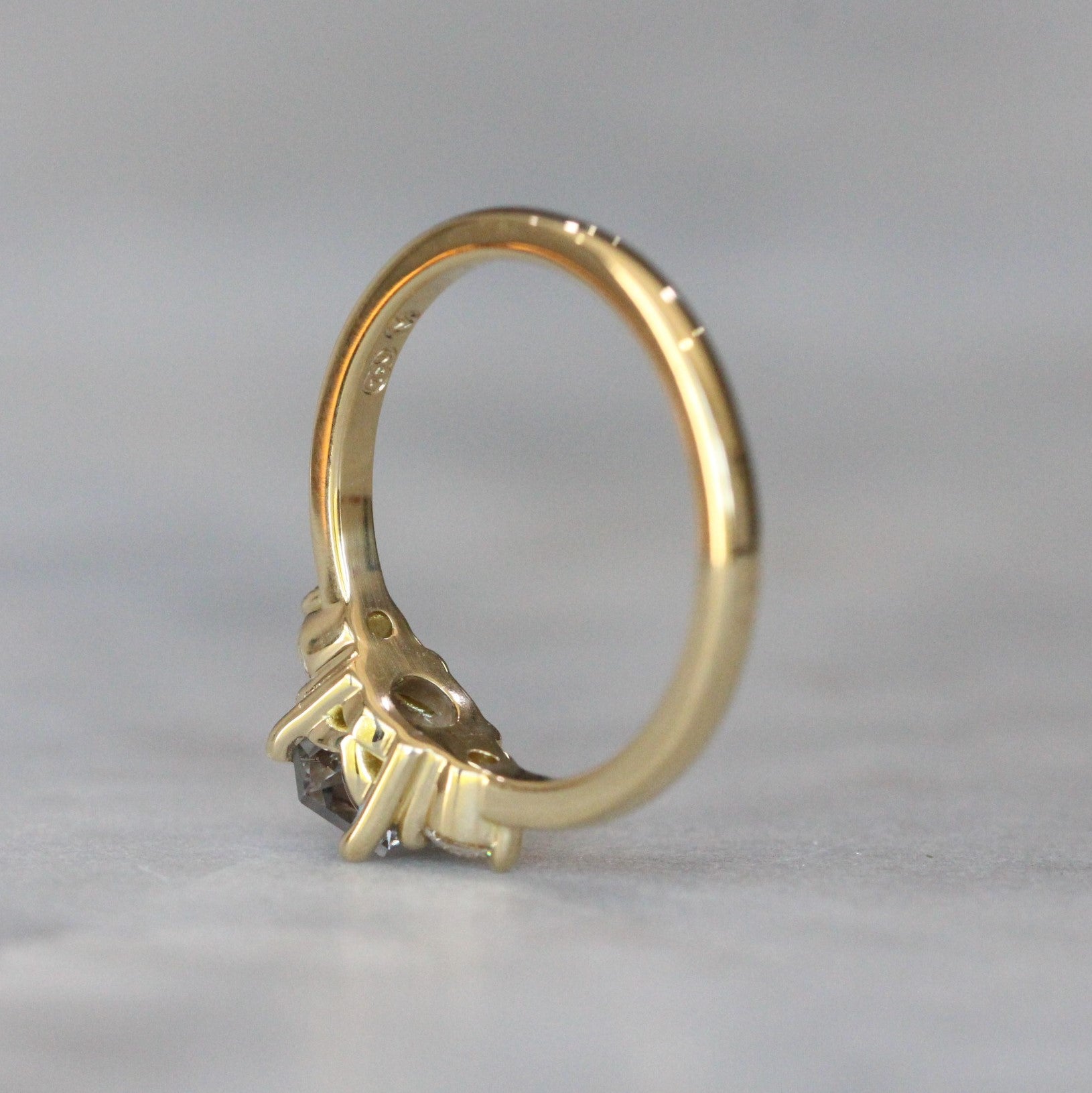 HEXAGONAL MONTANA / SAPPHIRE TRILOGY RING