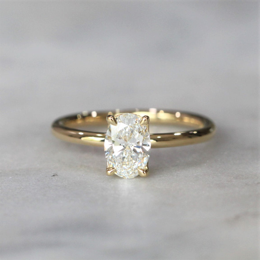 OVAL CUT LAB CREATED / DIAMOND SOLITAIRE