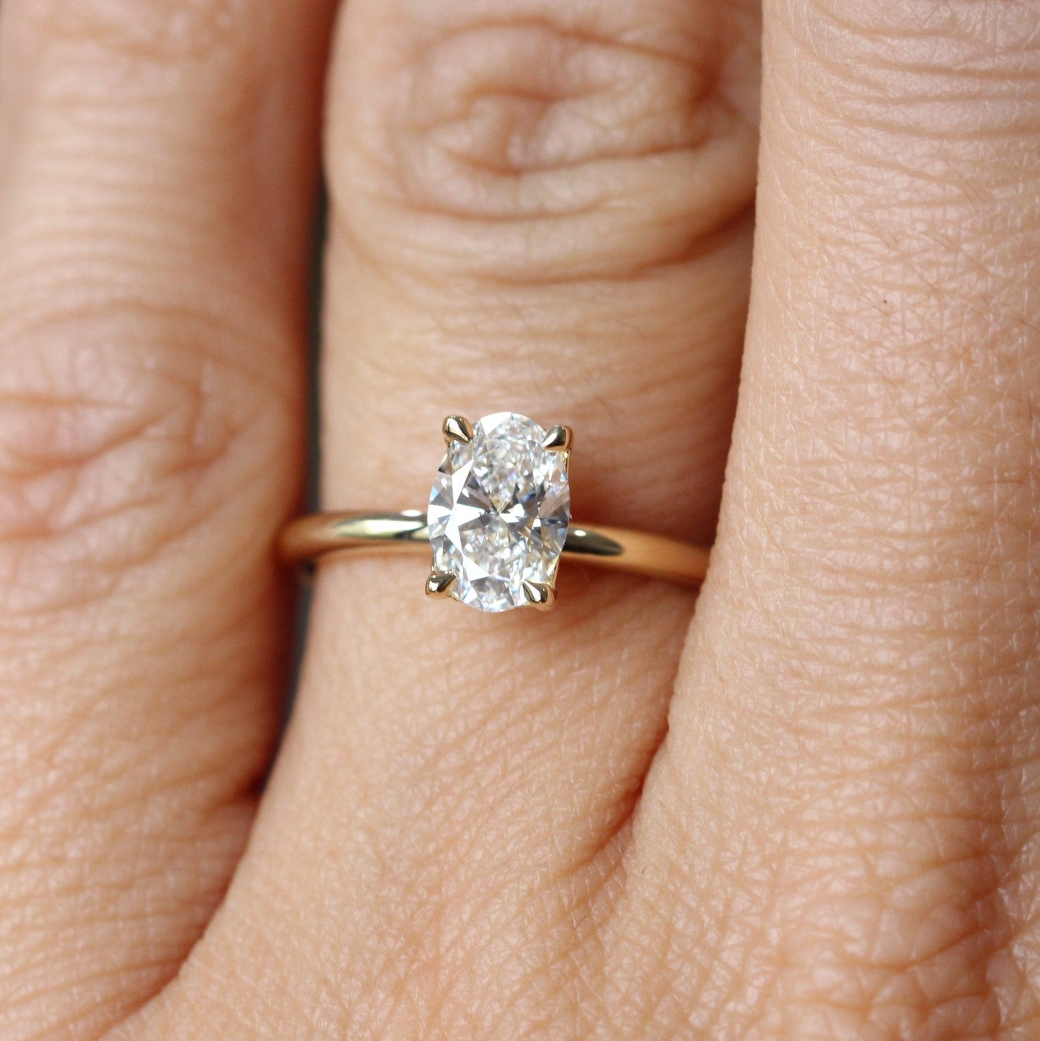 OVAL CUT LAB CREATED / DIAMOND SOLITAIRE